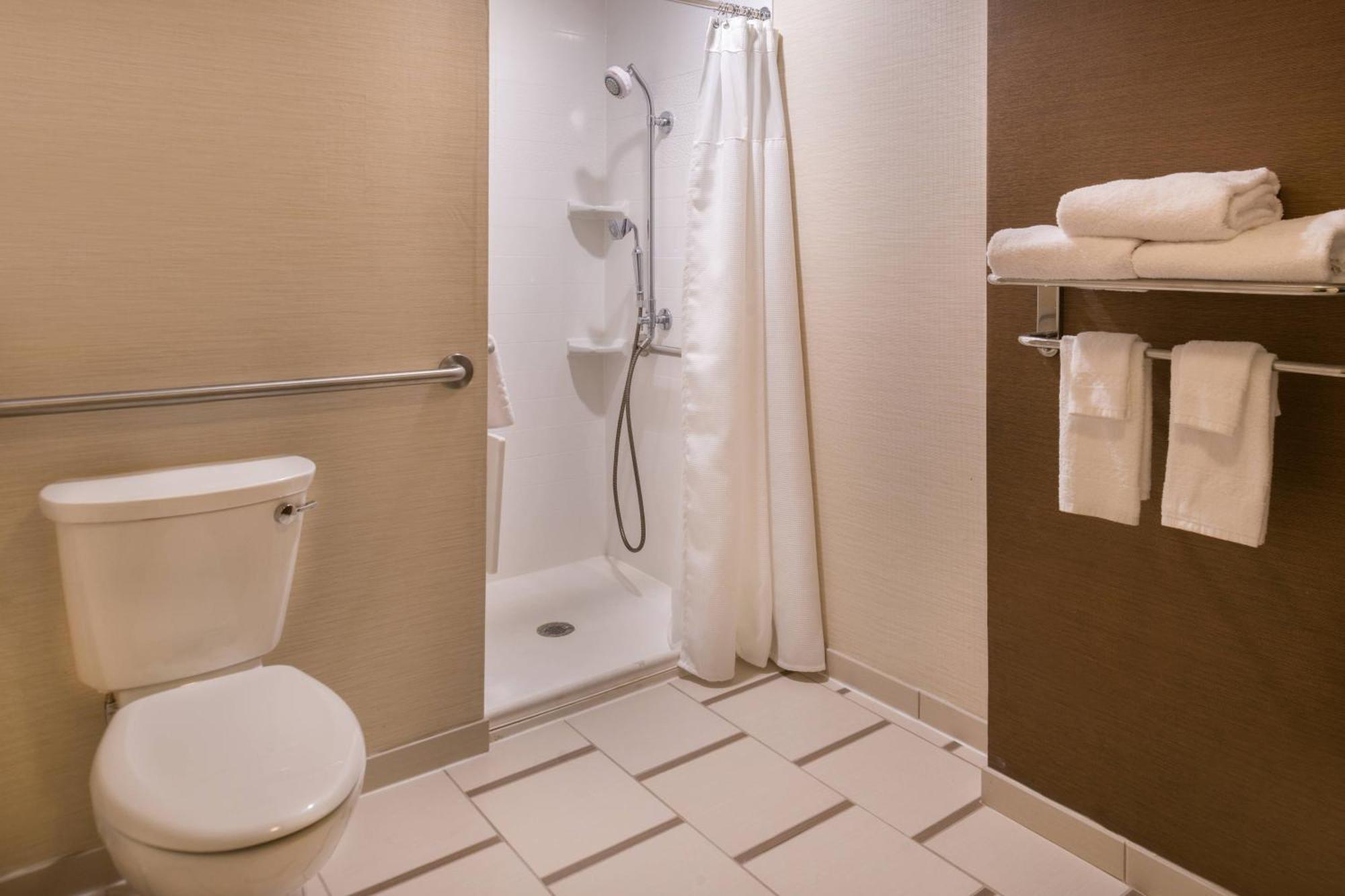 Fairfield Inn & Suites By Marriott Олийн Екстериор снимка