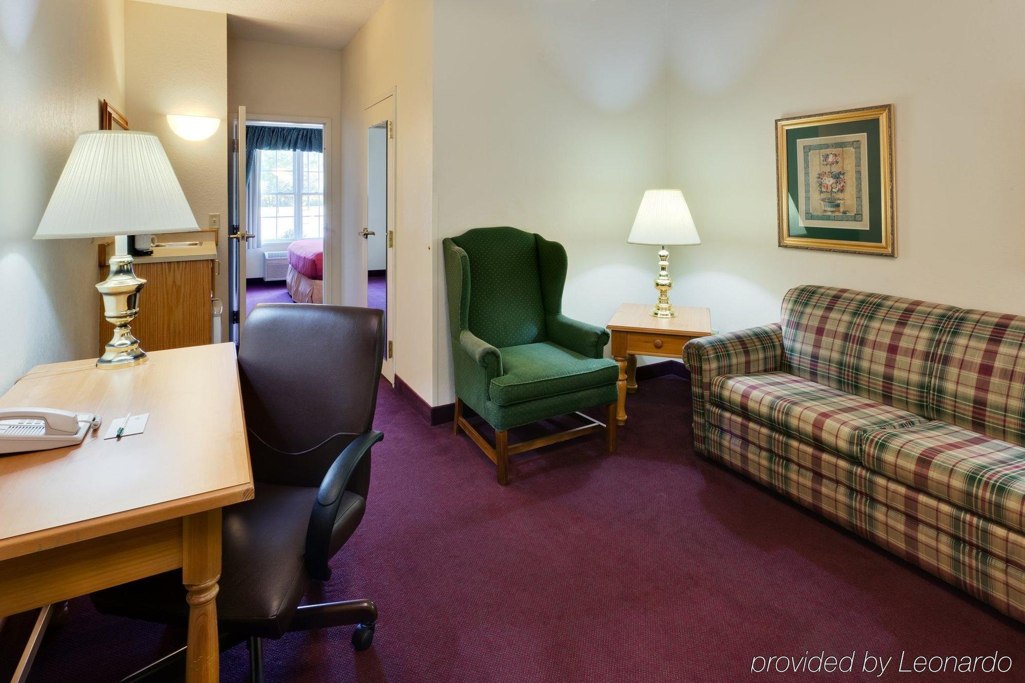 Fairfield Inn & Suites By Marriott Олийн Стая снимка
